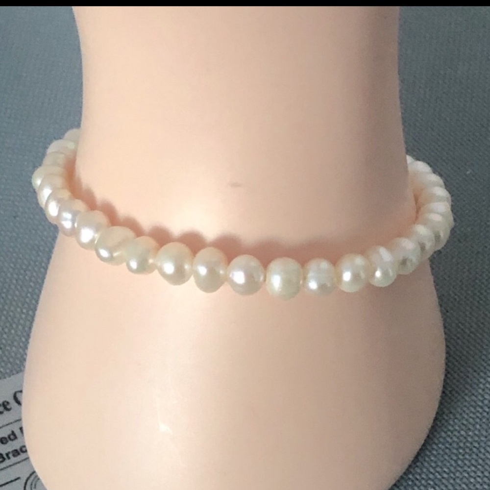 Genuine Pearl bracelet NWOT Boxed